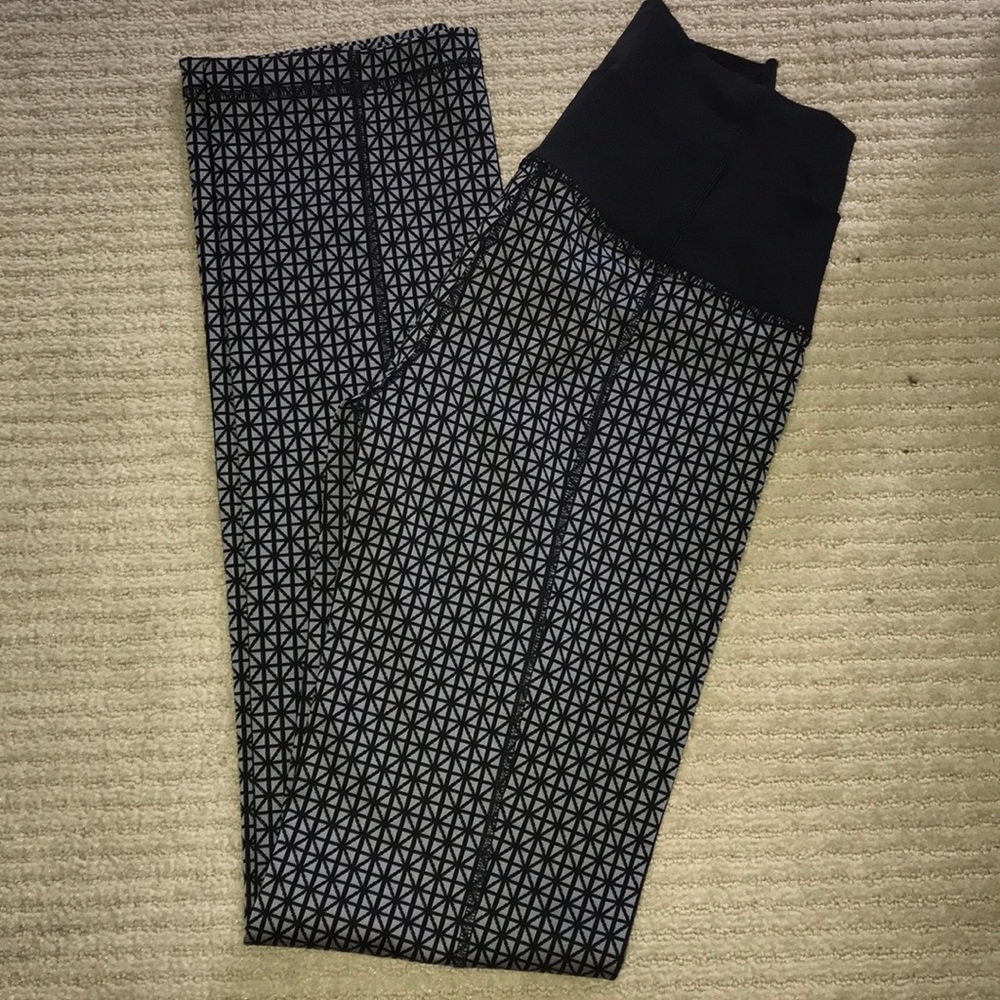 Lululemon Size 4 Patterned Yoga Pants
